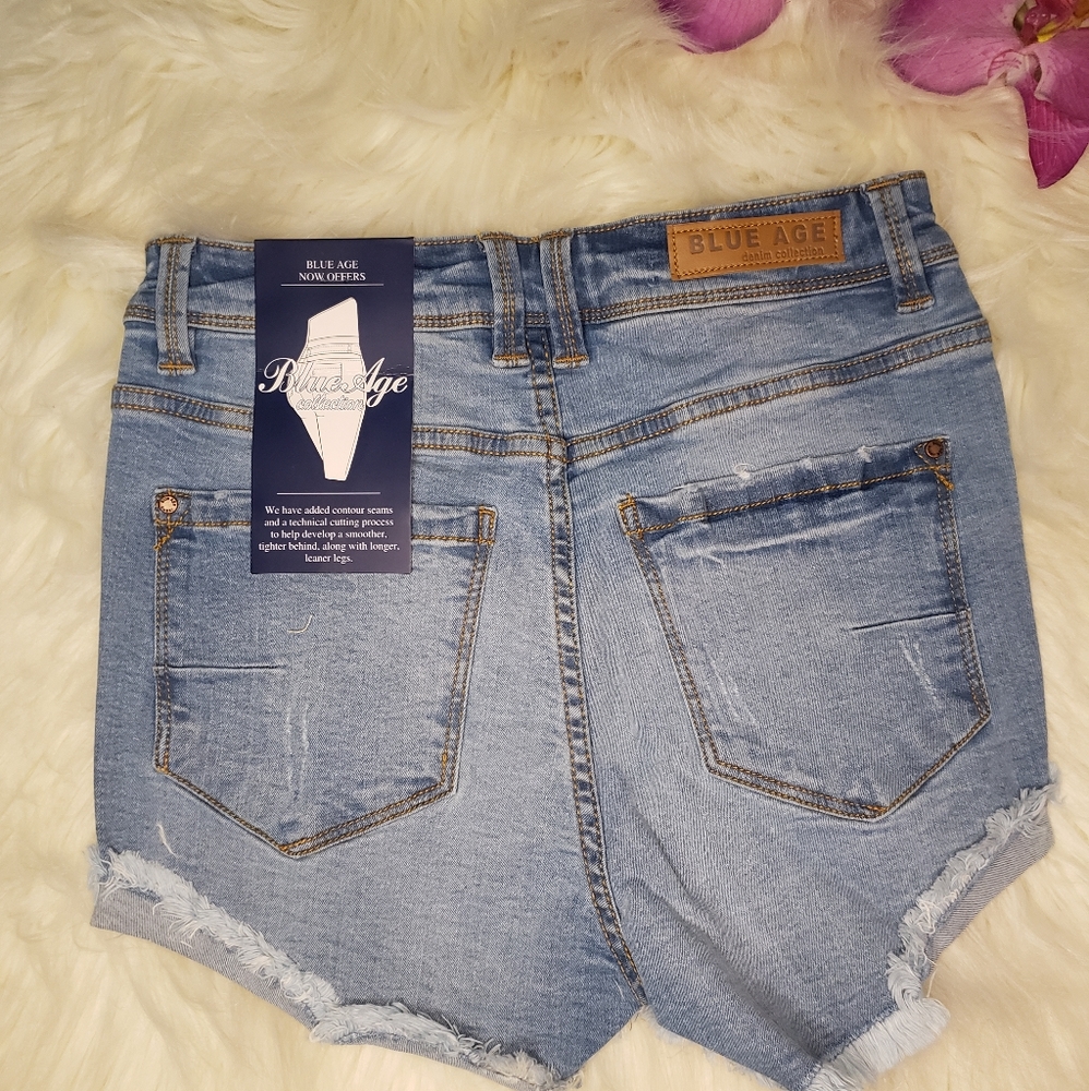 Blue Age Denim NWT Size 3 Distressed Frayed Hem Denim Jean Shorts - Picture 3 of 12